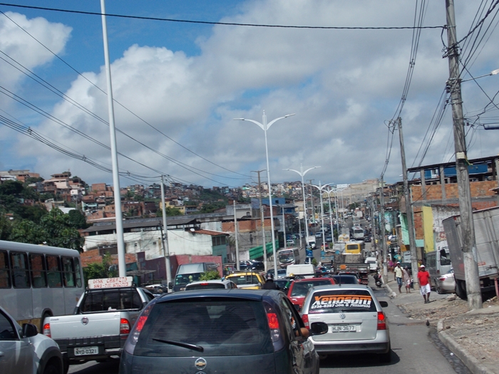 Principais vias de Salvador registram congestionamentos nesta terça-feira