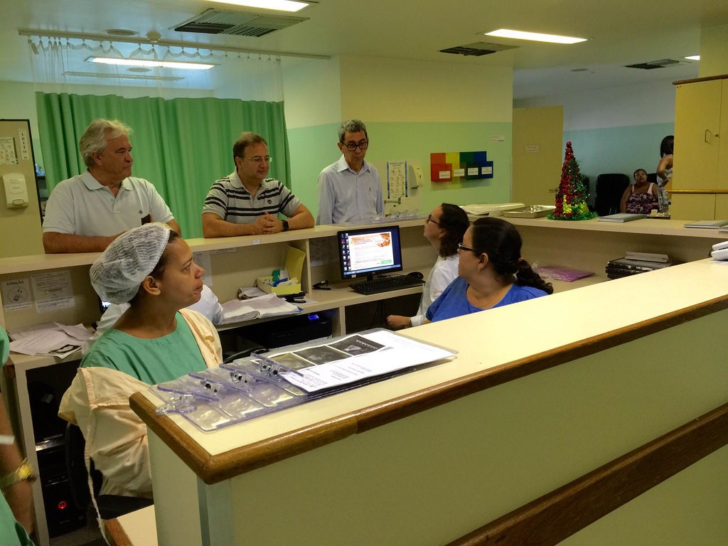 Secretário da Saúde da Bahia inspeciona unidades de Salvador