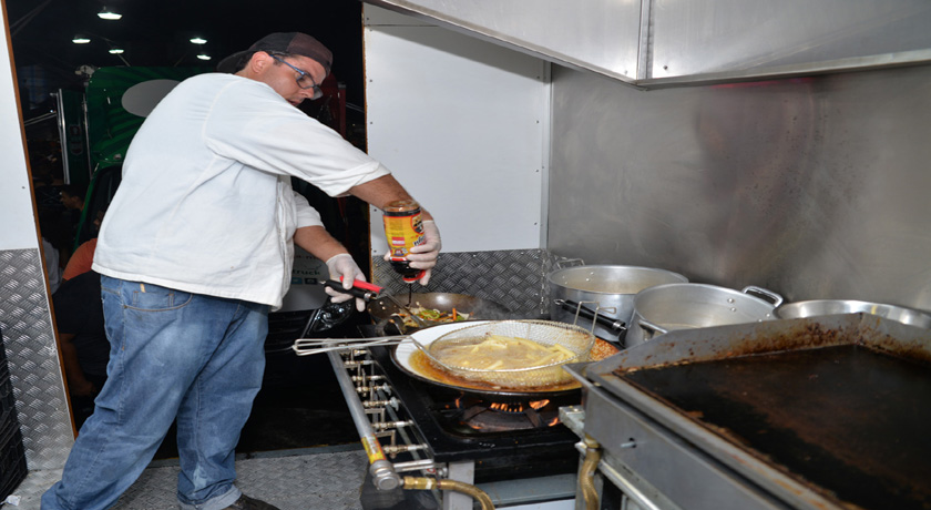 Cerca de 5 mil lanches foram vendidos em food trucks no Réveillon