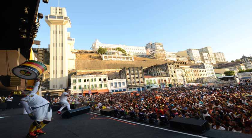 Olodum traz prévia do Carnaval para show na Praça Cairu