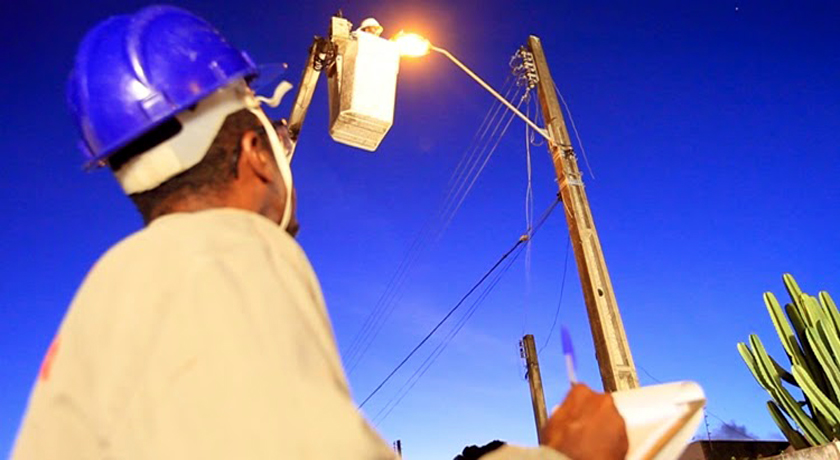 Procon notifica Coelba após falta de energia em bairros de Salvador