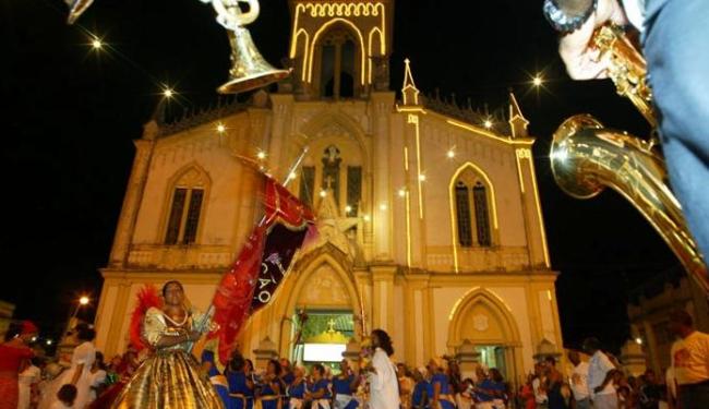 Fiéis participam de Missas e do tradicional desfile dos Ternos de Reis