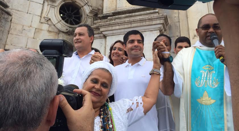 &#8216;QUEM QUER VOTO VAI A PÉ&#8217;: Em ano eleitoral, Lavagem do Bonfim se transforma em primeiro termômetro para candidatos