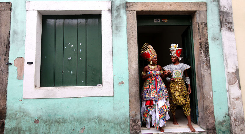 Caminhada Raízes da Bahia reúne diversas manifestações culturais em Salvador