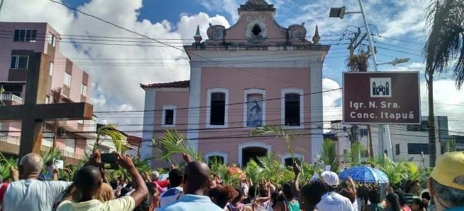 LAVAGEM DE ITAPUÃ: Manifestações culturais animam festa que antecede o Carnaval