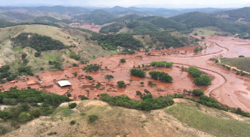 Escoamento de lama da Samarco no Rio Doce durante chuvas preocupa Ibama