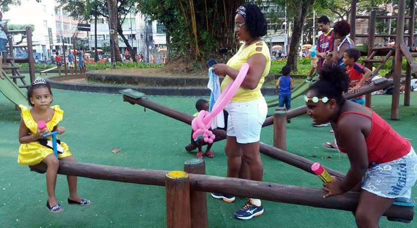 CARNAVAL SEM PRECONCEITOS: Crianças e idosos se divertem na Vila Infantil