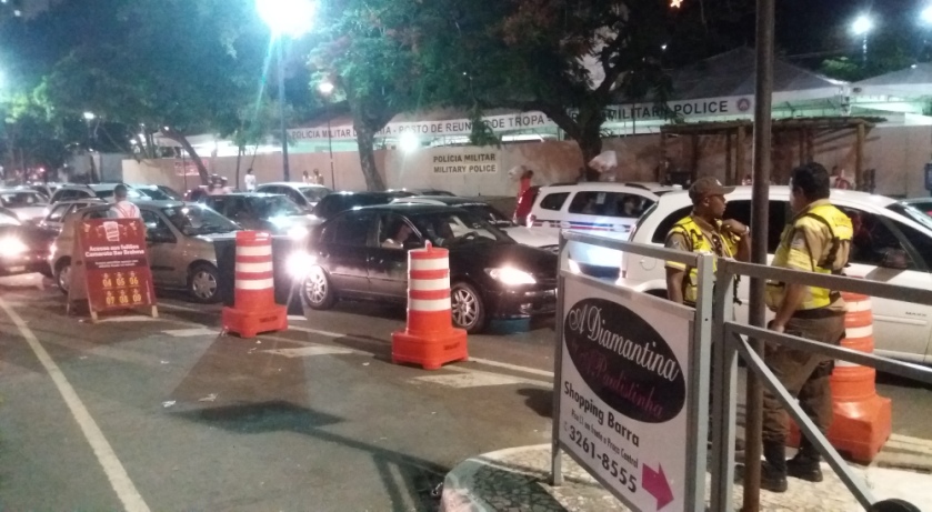 Após fim de paralisação, Transalvador reboca carros e fiscaliza mototaxistas na Barra