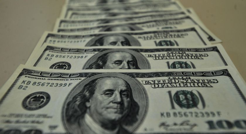 Dólar fecha em R$ 3,936, mas ainda acumula queda no ano