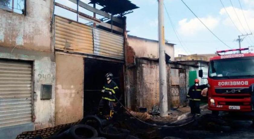 FOGO: Borracharia pega fogo e chamas assustam moradores de Paripe, no Subúrbio Ferroviário