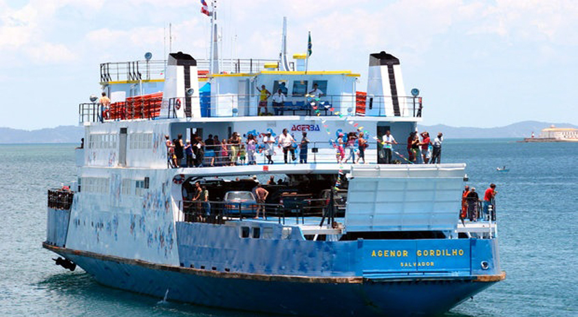 Homem cai do ferry-boat Agenor Gordilho e é resgatado por tripulantes