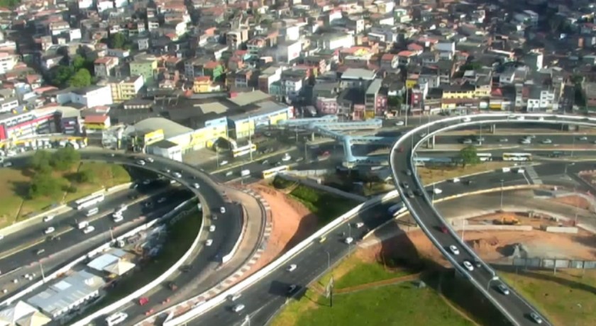 PARADO NA MADRUGADA: Obras do metrô interditam viaduto da ligação Iguatemi-Paralela