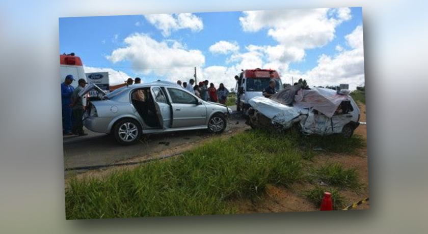 TRAGÉDIA: Colisão entre dois veículos deixa quatro mortos na BA-262