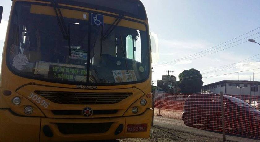 FRUSTRADO: Mulher fica nervosa durante assalto a ônibus e mata o próprio comparsa em Salvador