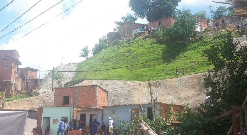 ENCOSTAS: Obras de contenção são entregues no bairro de Pau da Lima