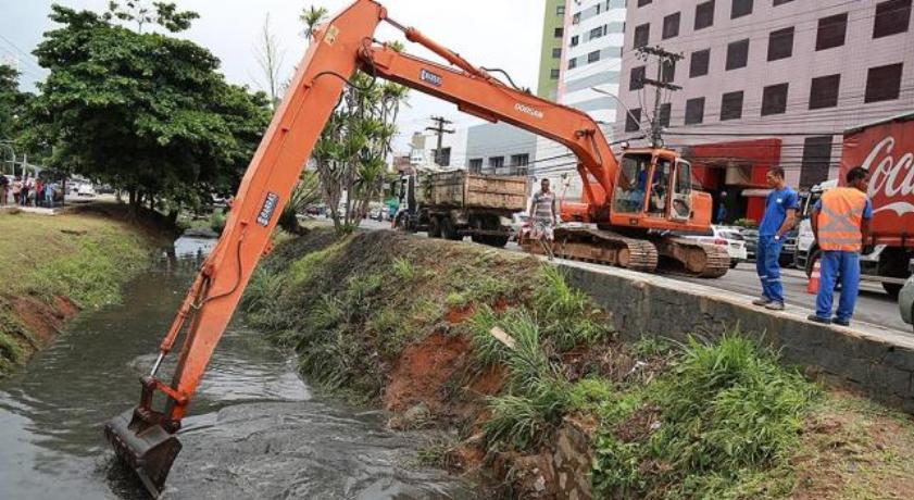 OPERAÇÃO CHUVA: Mais de 150 toneladas de lixo são retiradas dos canais da Av.ACM