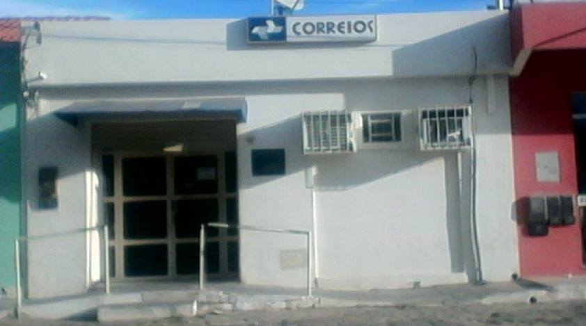 Bandidos assaltam agência dos Correios e obrigam clientes a se jogar no chão