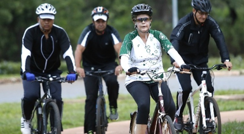 LAVA JATO: Dilma pedalava enquanto PF cumpria mandado de condução coercitiva de Lula