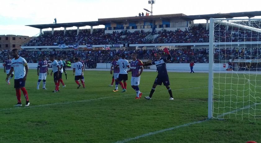 &#8216;TÁ TRANQUILO&#8217;: Bahia bate &#8216;xará&#8217; de Feira, reassume liderança do certame e se classifica