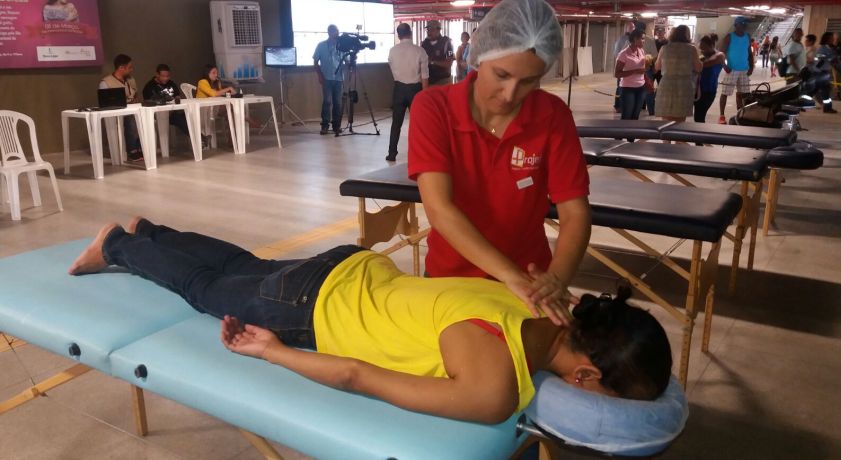 ESTAÇÃO DA LAPA: Mulheres ganham serviços gratuitos; De maquiagem à massagem