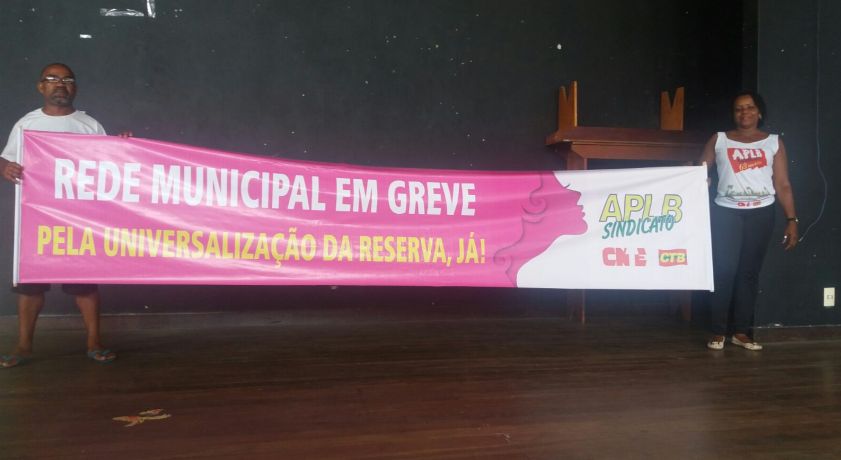 ASSEMBLEIA: Reunidos, professores da rede municipal vão decidir pelo fim ou não da greve