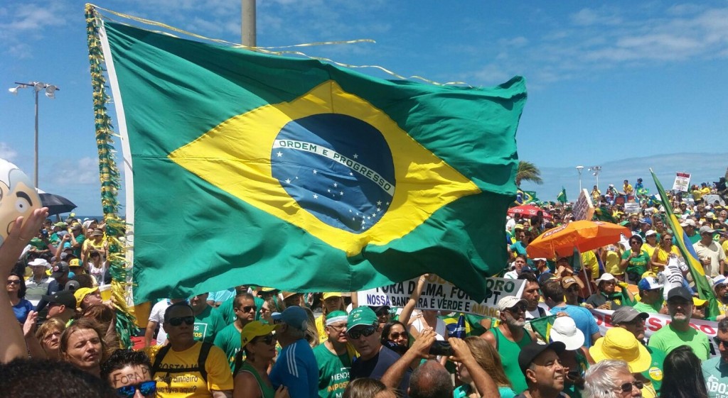 ?FORA PT?: Manifestantes vão do Farol ao Cristo em ato contra governo; Veja