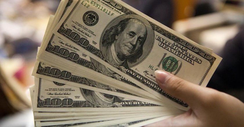 Bolsa sobe quase 7% e dólar tem maior queda em quatro meses