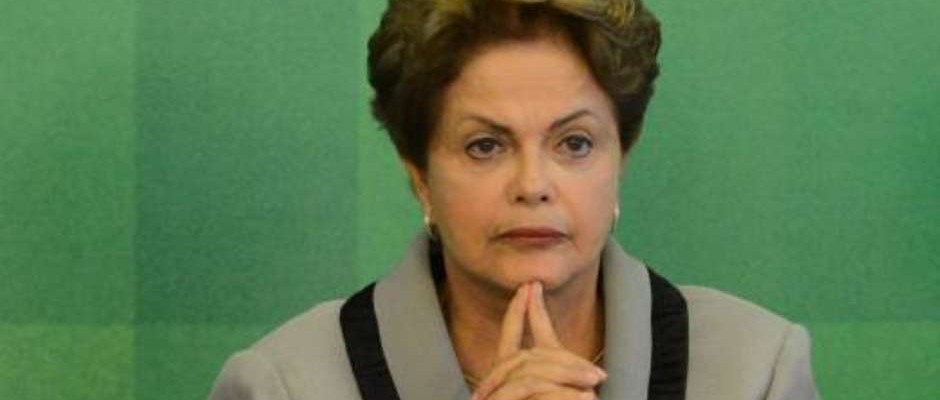 CRISE POLÍTICA: Dilma diz que jamais renunciará e que impeachment é tentativa de golpe