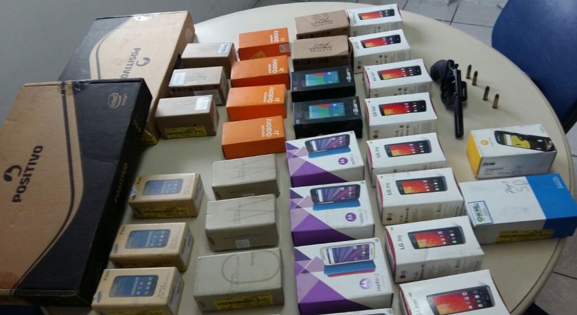 FRUSTRADO: Homem rouba 32 celulares e notebooks de loja, mas acaba preso antes de sair do local em Salvador