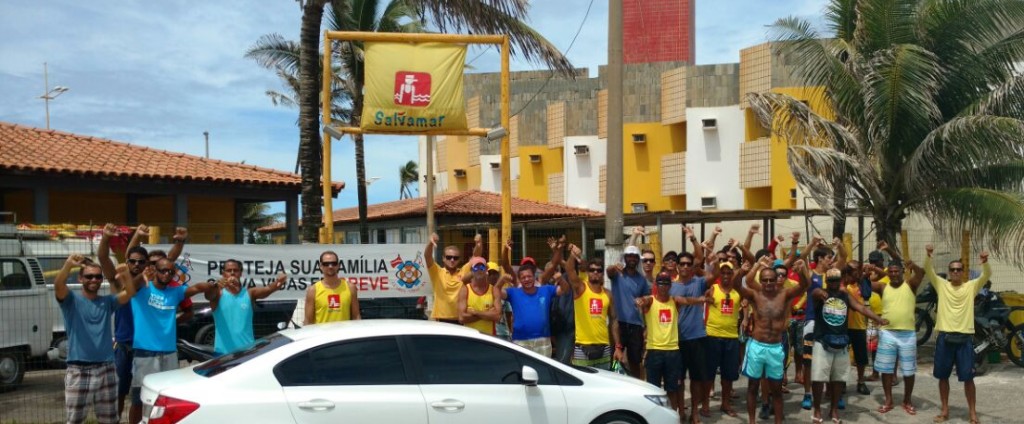 &#8216;OLHA A ONDA!&#8217;: Salva-vidas de Salvador entram em greve por falta de acordo com a prefeitura