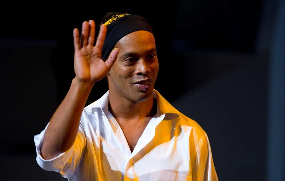 VOLTA DO GAÚCHO: Ronaldinho anuncia acerto com clube peruano