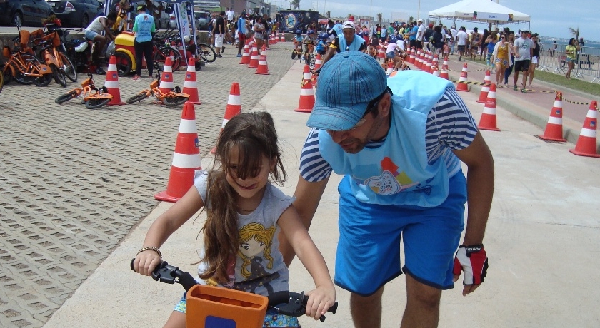 FISCAL DAS PEDALADAS: Quem são? E o que faz a geração de jovens que nunca aprendeu a andar de bicicleta?