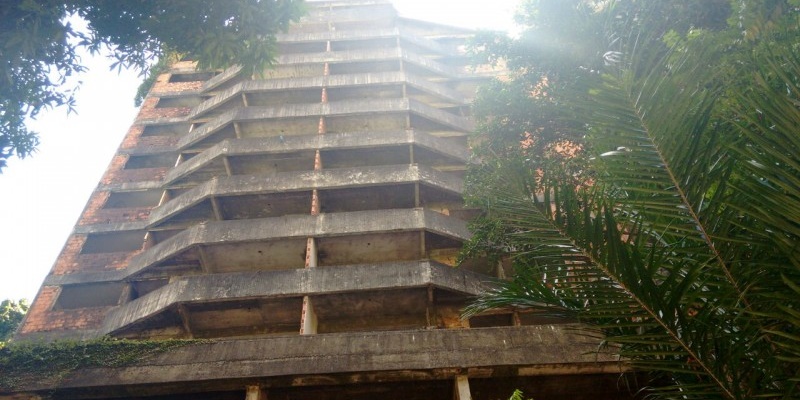 Integrantes do Movimento Sem Teto de Salvador invadem prédio abandonado no Horto Florestal