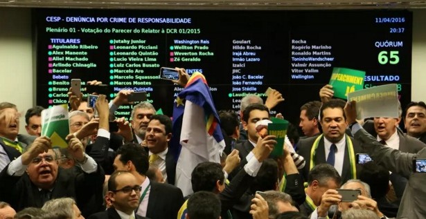 IMPEACHMENT: Deputados aprovam relatório favorável ao impedimento da presidente Dilma