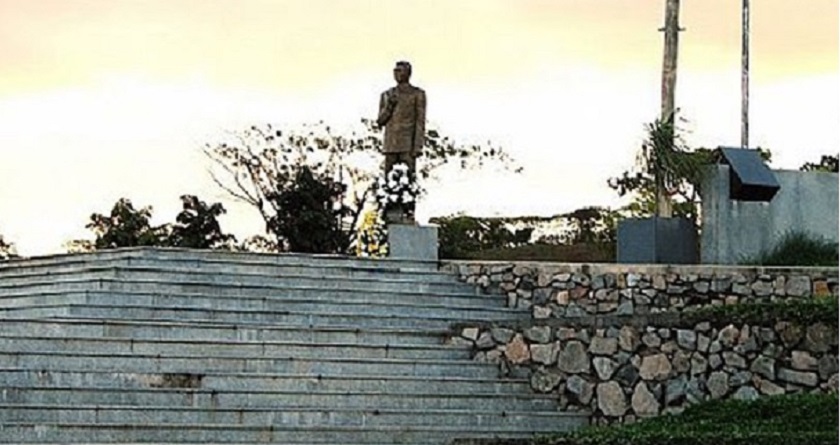 &#8216;TRANSPLANTE&#8217; DO MONUMENTO: Por obras do metrô, estátua em homenagem a Luís Eduardo será levada para o CAB em 45 dias