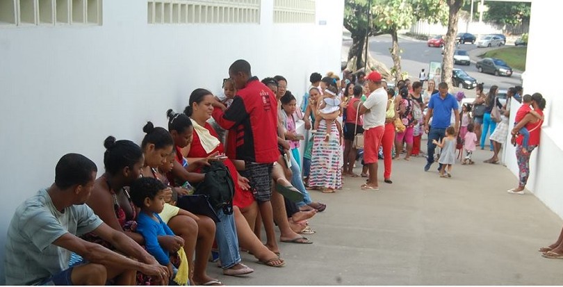 COMBATE AO H1N1: Com postos lotados, começa campanha de vacinação de vírus que já matou três em Salvador