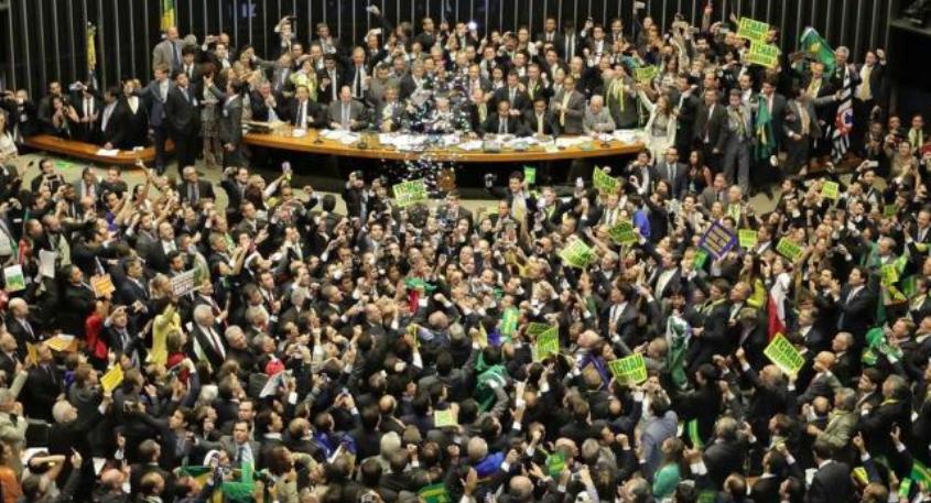 Por 367 votos, deputados autorizam impeachment contra Dilma; Veja como votaram os baianos