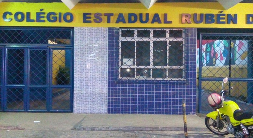 QUADRO DO MEDO: Após troca de tiros com policiais, homem invade escola e morre no pátio durante aula