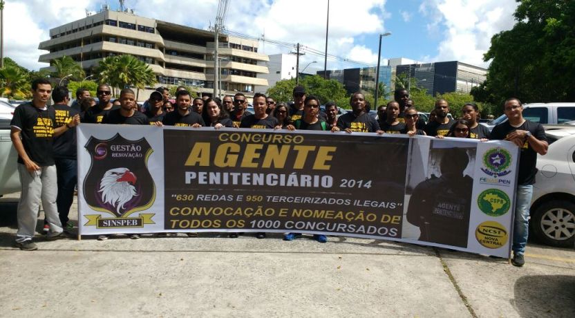Grupo de aprovados em concurso de agente penitenciário protesta e acampa na Assembleia Legislativa