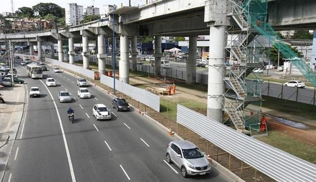 BONOCÔ: Acidente envolvendo três veículos, próximo a estação do metrô, deixa um ferido nesta segunda-feira