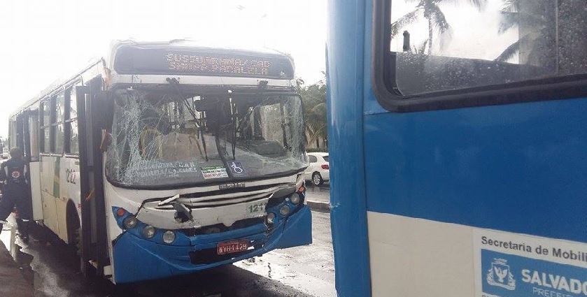 BATIDA EM PIATÃ: Por mau tempo, acidente na orla deixa pelo menos 16 feridos após colisão entre ônibus