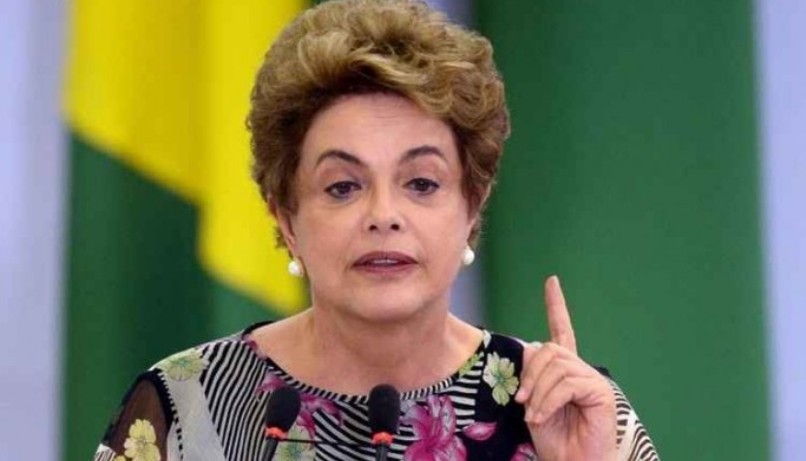 Presidente Dilma diz que &#8220;está do lado certo da história&#8221; e que não vai renunciar