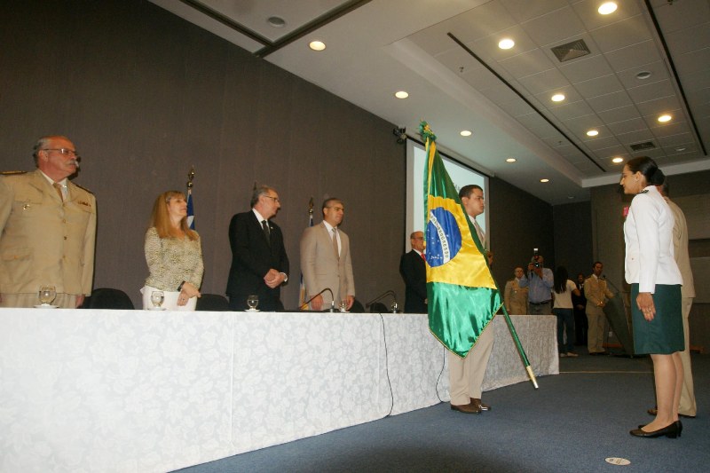 Oficiais militares concluem graduação