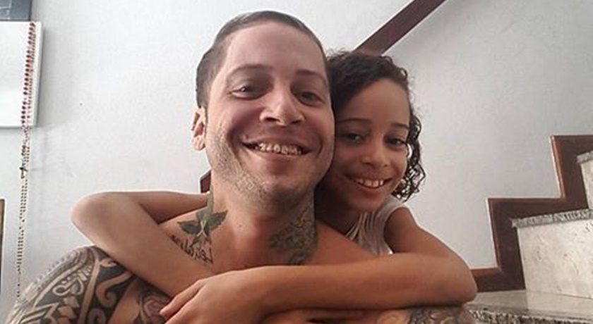 CONHECE ESSE ROSTINHO? Kannário presenteia fãs com foto ao lado da filha; Veja