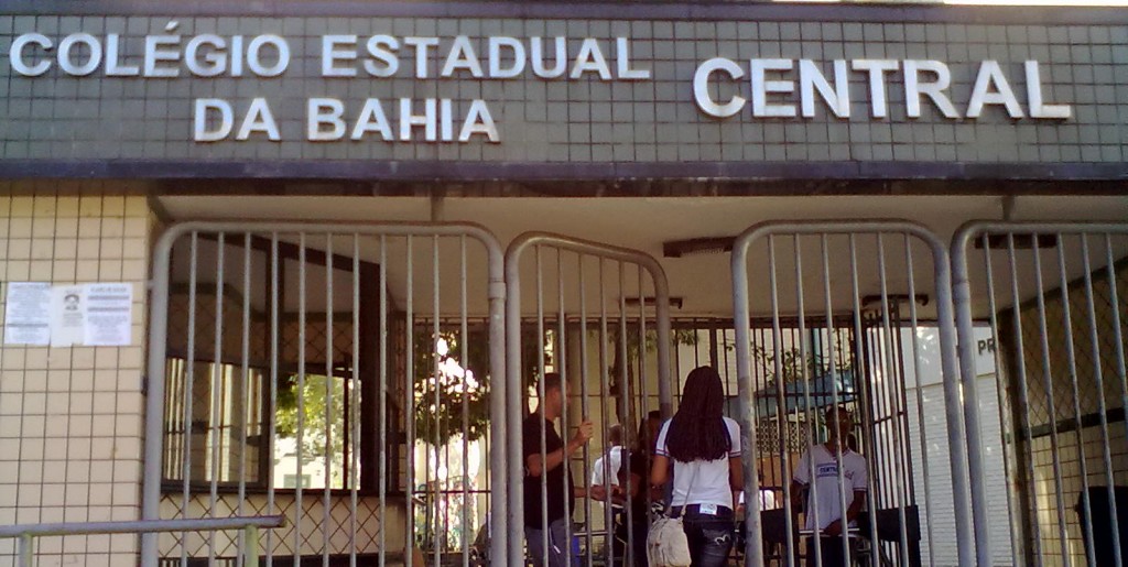 BRAÇOS CRUZADOS: Professores da rede estadual e municipal aderem paralisação e alunos ficam sem aula