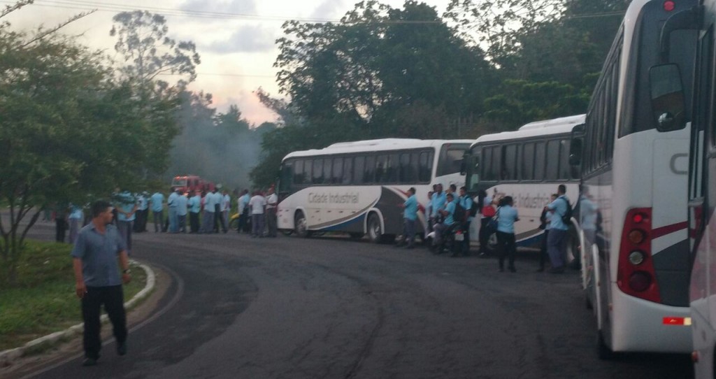 &#8216;ESTADO SITIADO&#8217;: Contra impeachment, grupos fecham rodovias e provocam congestionamento em vários pontos da Bahia