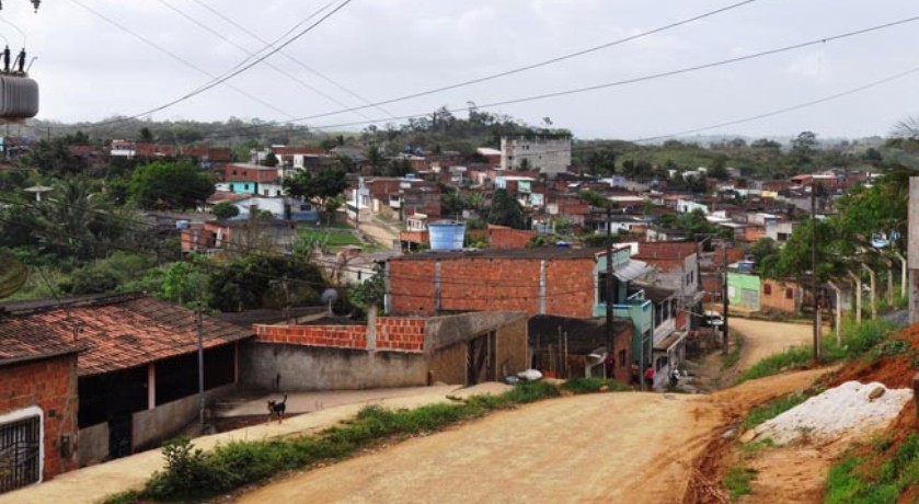 ATENTADO: Cinco pessoas são baleadas após homens saírem atirando de carro no interior da Bahia