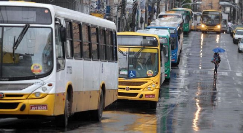 VAI TER GREVE?: Rodoviários participam de assembléia para negociar possível paralisação