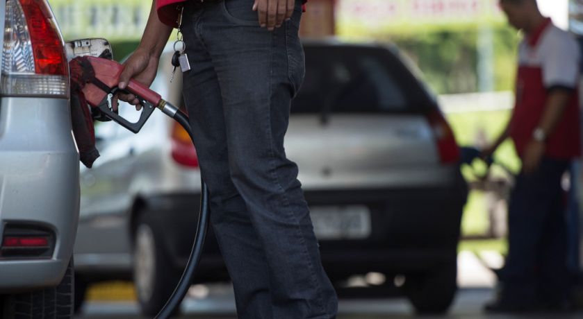 EM CONTA: Gasolina será vendida 56% mais barata em Salvador; Saiba quando