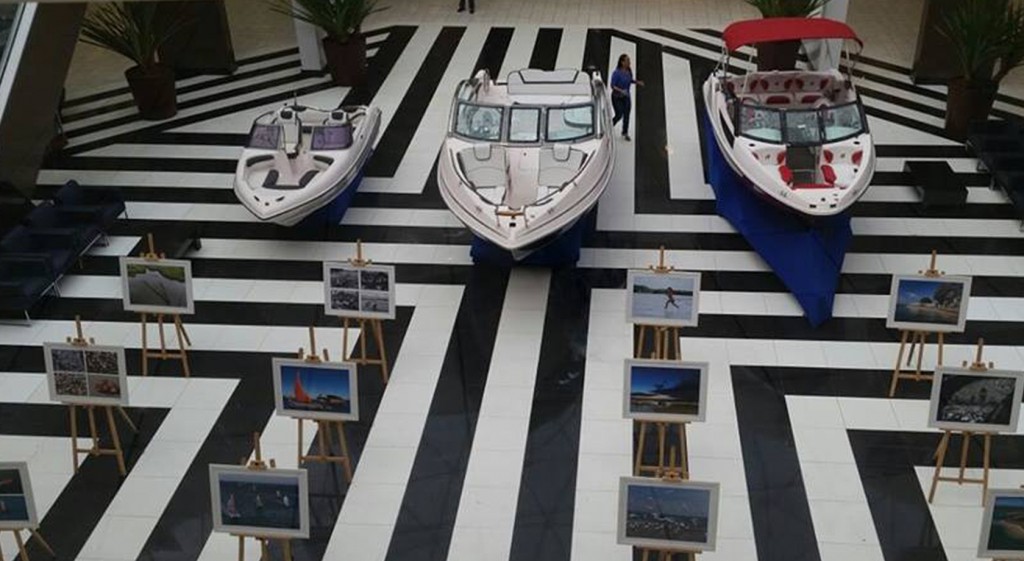 Exposição de fotos e barcos no Shopping Paralela